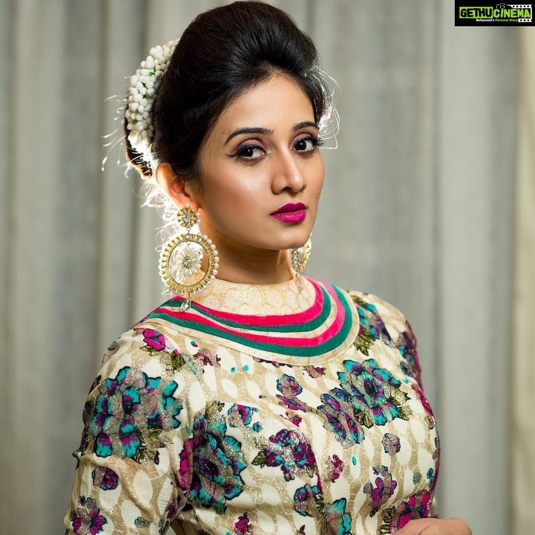 Harshika Poonacha Instagram - “To feel like a QUEEN, is a simple as believing you are one”❤️❤️❤️ My brand new photoshoot by the very talented @stories_in_frame team 👍 Wearing the super elangant @govindkumarsinghofficial creation Hair and makeup @saitthousif Professional Make up Artist & Styling Consultant. Photo credit : @rakesh_srigiri_ @jagadish.varma