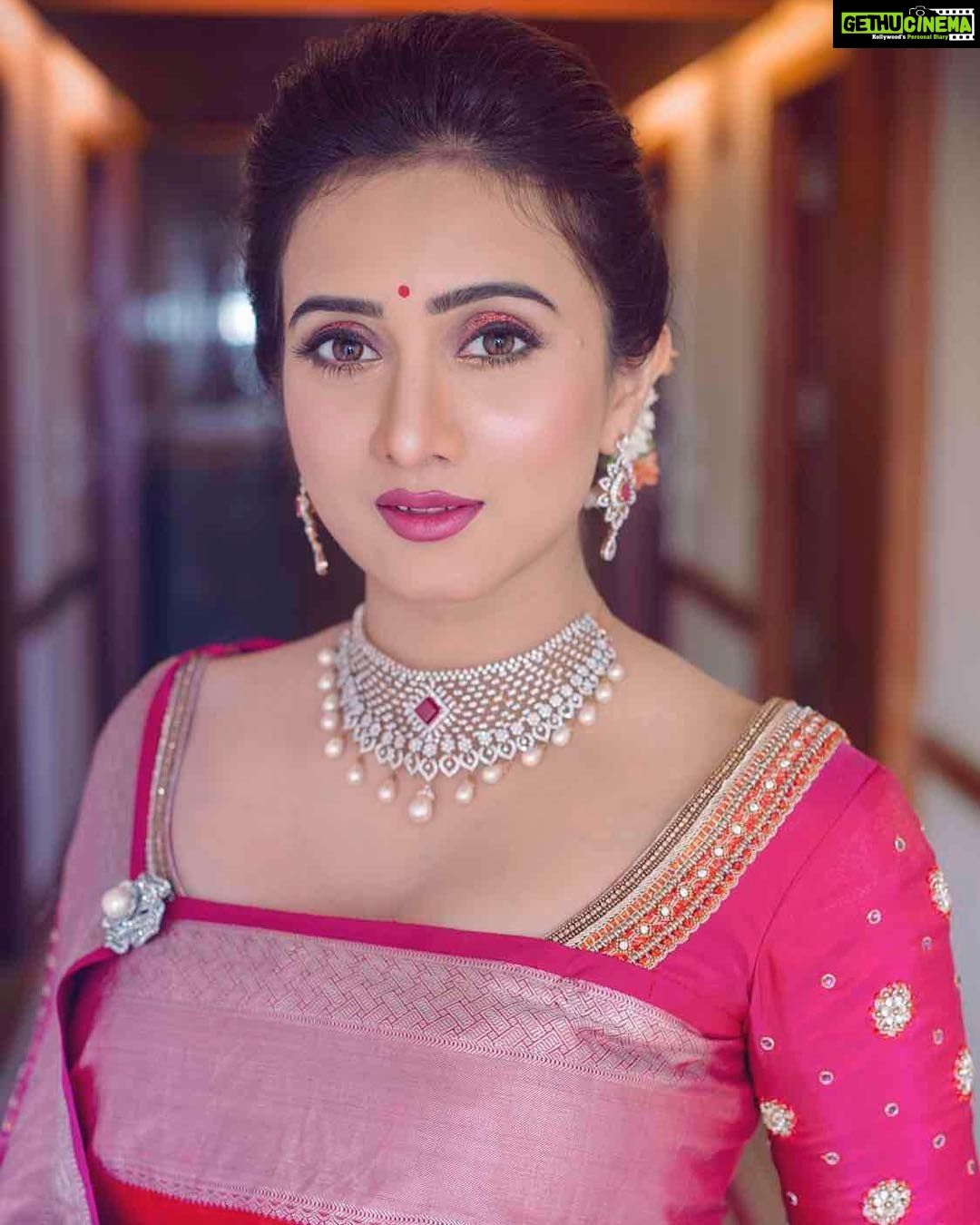 Harshika Poonacha Instagram - ದೀಪಾವಳಿ ಶುಭಾಶಯಗಳು 🙏🙏🙏