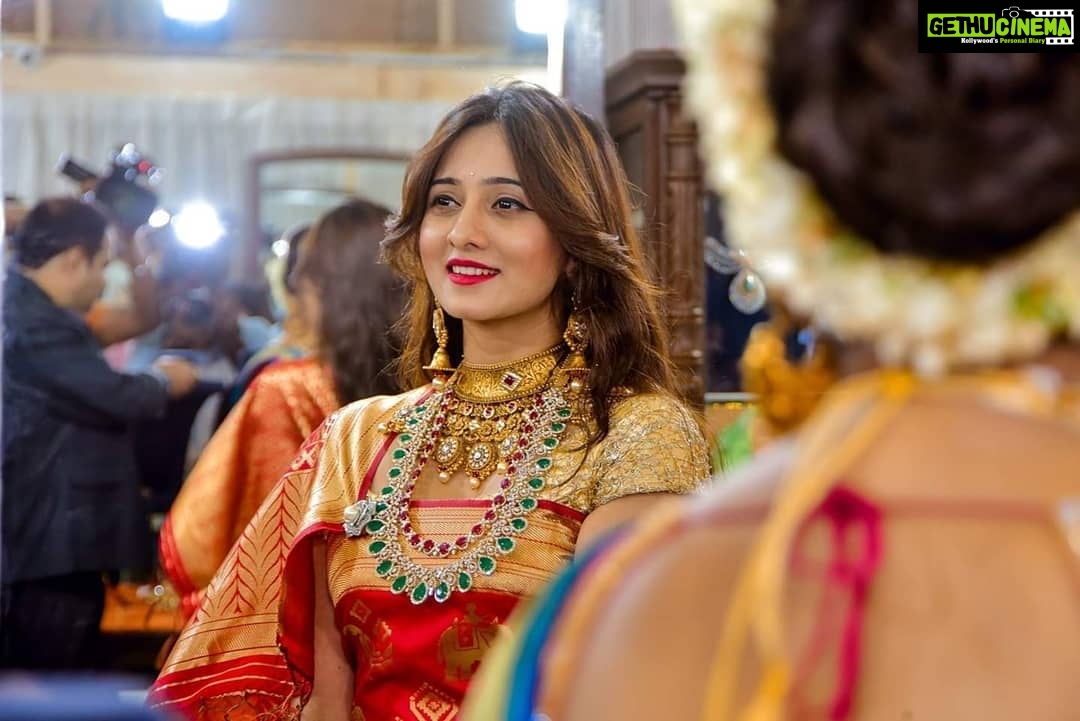 Harshika Poonacha Instagram - #jewelsofindia expo ❤️❤️❤️ Thank you Sandeep bekal Mangala Bekal for being the warmest hosts 🙏 Loved every bit of the expo... Go buy your favourite jewelry today at St.Josephs school grounds and the expo goes on till Monday 👍 For all the enquiries on my beautiful saree, contact @yadunandanfashions ❤️❤️❤️ St.Joseph's School Grounds