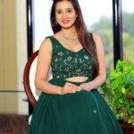 Harshika Poonacha Instagram - ಕುಡ್ಲದ್ ಜನ ಯಾನ್ ಮಸ್ತ್ ಉಪಕಾರ 🙏🙏 Thankyou #Mangalore for making the anniversary function of #GatewayHairfixingcentre very successful 🤗 Wearing this gorgeous @saldanha_label Matching with @joyalukkasjewelleryindia diamond jewellery ❤️❤️❤️ Photo credit @manukarandadi @amins_event