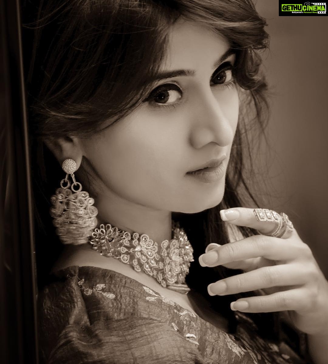 Harshika Poonacha Instagram - ❤️❤️❤️ PC @rahul_karangale_photography #harshika #actress #actresslife #love #photooftheday #instadaily #bestoftheday #style #swag #fashionista #fashionPhoto #thursday #festival #ganesh #ganeshachaturthi #tgif #art #photography #thursdaymotivation #teenchoice #me #tbt #beautiful