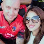 Harshika Poonacha Instagram - Hershey with Harshi @herschellegibbs during the #kcc cricket match in #chinnaswamystadium it was truly inspiring to meet this great cricketer #harshika #harshikapoonacha #actresslife #kannada #kannadaactress M Chinnaswamy Stadium