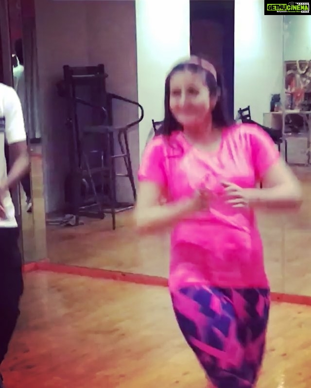 Harshika Poonacha Instagram - #dancerehearsal #kannada #song #eekannadamannanumaribeda #ambareesh #uncle #tribute #in #dubai #actress #actresslife #dance #harshika #harshikapoonacha #harshikapoonachaofficial