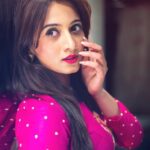 Harshika Poonacha Instagram – Hey COLLEGE STUDENTS❤️❤️❤️
Here is a GREAT NEWS for youuu
This is a RETURN GIFT for #CHITTE success 😘😘😘 50% FLAT DISCOUNT ON CHITTE MOVIE TICKETS..!! ಹಾಯ್… ಎಲ್ಲರಿಗೂ ನಮಸ್ತೆ. ನಮ್ಮ ಚಿಟ್ಟೆ ಚಿತ್ರವನ್ನು ನೋಡಿದ ಪ್ರತಿಯೊಬ್ಬರೂ ಕೂಡ ಮನಃಪೂರ್ತಿಯಾಗಿ ಮೆಚ್ಚಿಕೊಂಡಿದ್ದಾರೆ. ಇದು ನಮಗೆ ಹೆಮ್ಮೆಯ ವಿಷಯ ಎನಿಸುತ್ತಿದೆ. ಹಾಗಾಗಿ, ಈಗ ಒಂದು ಹೊಸಾ ಆಲೋಚನೆ ಹೊಳೆದಿದೆ. ಕಾಲೇಜು ಹುಡುಗ ಹುಡುಗಿಯರಿಗಾಗಿ ಈ ಶನಿವಾರ ಮತ್ತು ಭಾನುವಾರ ಎರಡು ದಿನ ( ಜೂನ್ 30 ಮತ್ತು ಜುಲೈ 1 ರಂದು) ಭೂಮಿಕಾ ಚಿತ್ರಮಂದಿರದಲ್ಲಿ ಎಲ್ಲ ಪ್ರದರ್ಶನಗಳಲ್ಲೂ 
ಶೇ 50
ರಿಯಾಯಿತಿ ಘೋಷಿಸಿದೆ.
ವಿದ್ಯಾರ್ಥಿಗಳು ನಿಮ್ಮ ಐಡಿ ಕಾರ್ಡ್ ತೋರಿಸಿದರೆ ಅರ್ಧ ಬೆಲೆಗೆ ಟಿಕೇಟು ದೊರೆಯುತ್ತದೆ. 50% discount on tickets in BHUMIKA Theater on Saturday and Sunday, for college students. This is for all the shows.
***Show your college ID card get the offer.
Just enjoy..!!