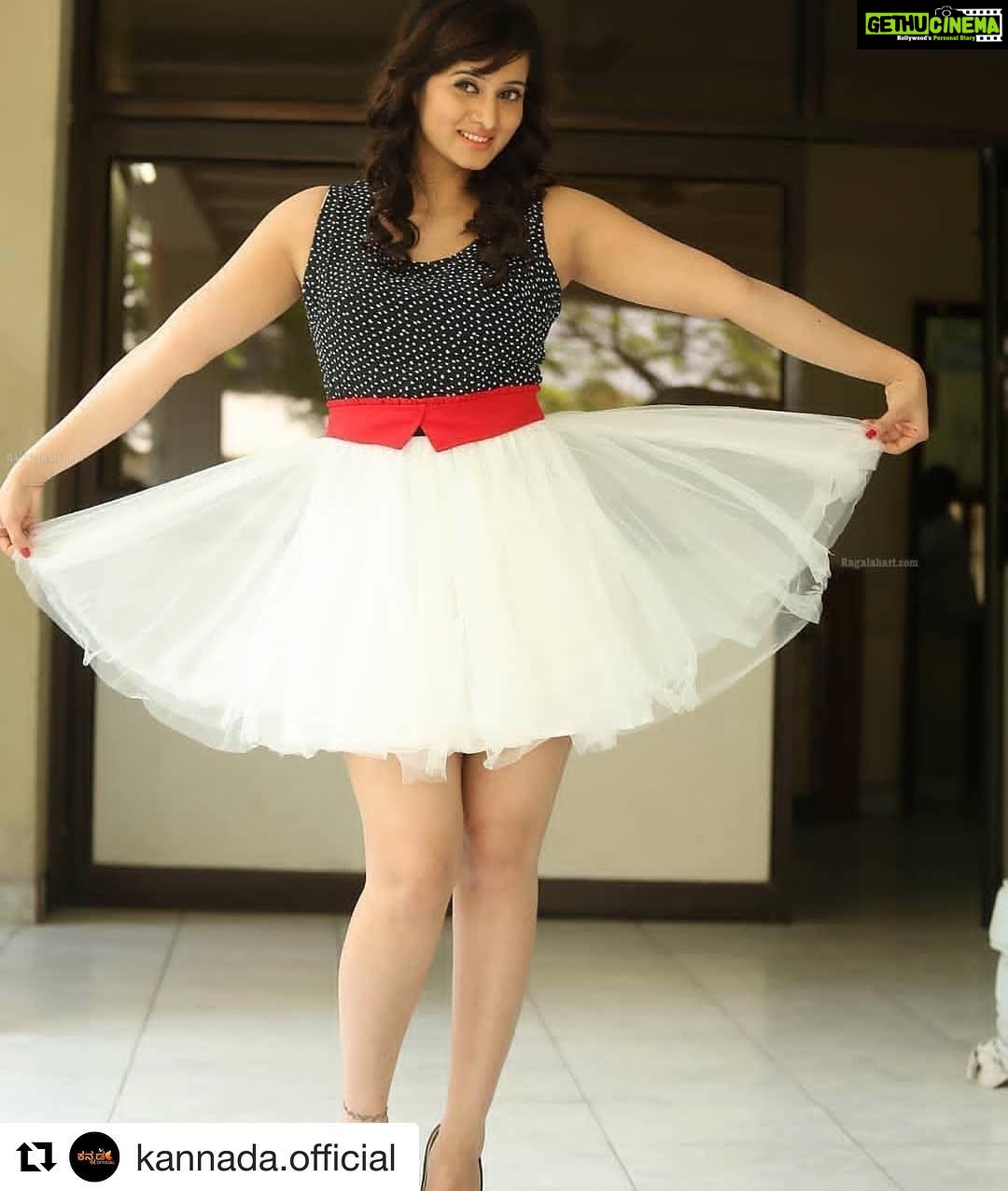 Harshika Poonacha Instagram - This dress makes me feel like a butterfly, It’s called my #Chittedress and it’s up for AUCTION ❤️ Thnq @kannada.official 🙏 #Repost @kannada.official with @get_repost ・・・ Doll ♥️♥️ @kannada.official #harshikapoonacha