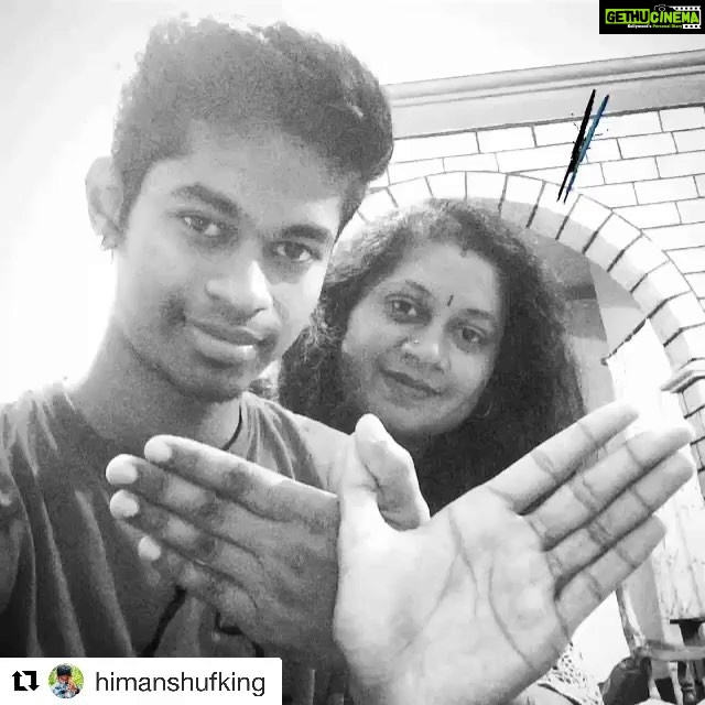 Harshika Poonacha Instagram - Wowww... This is sooper cool.. Lovely #Chitte bond between Mom and son..Appreciate the innovative challenge #chittechallenge #handbutterfly #Repost @himanshufking with @get_repost ・・・ #chittechallenge #amma @harshikapoonachaofficial