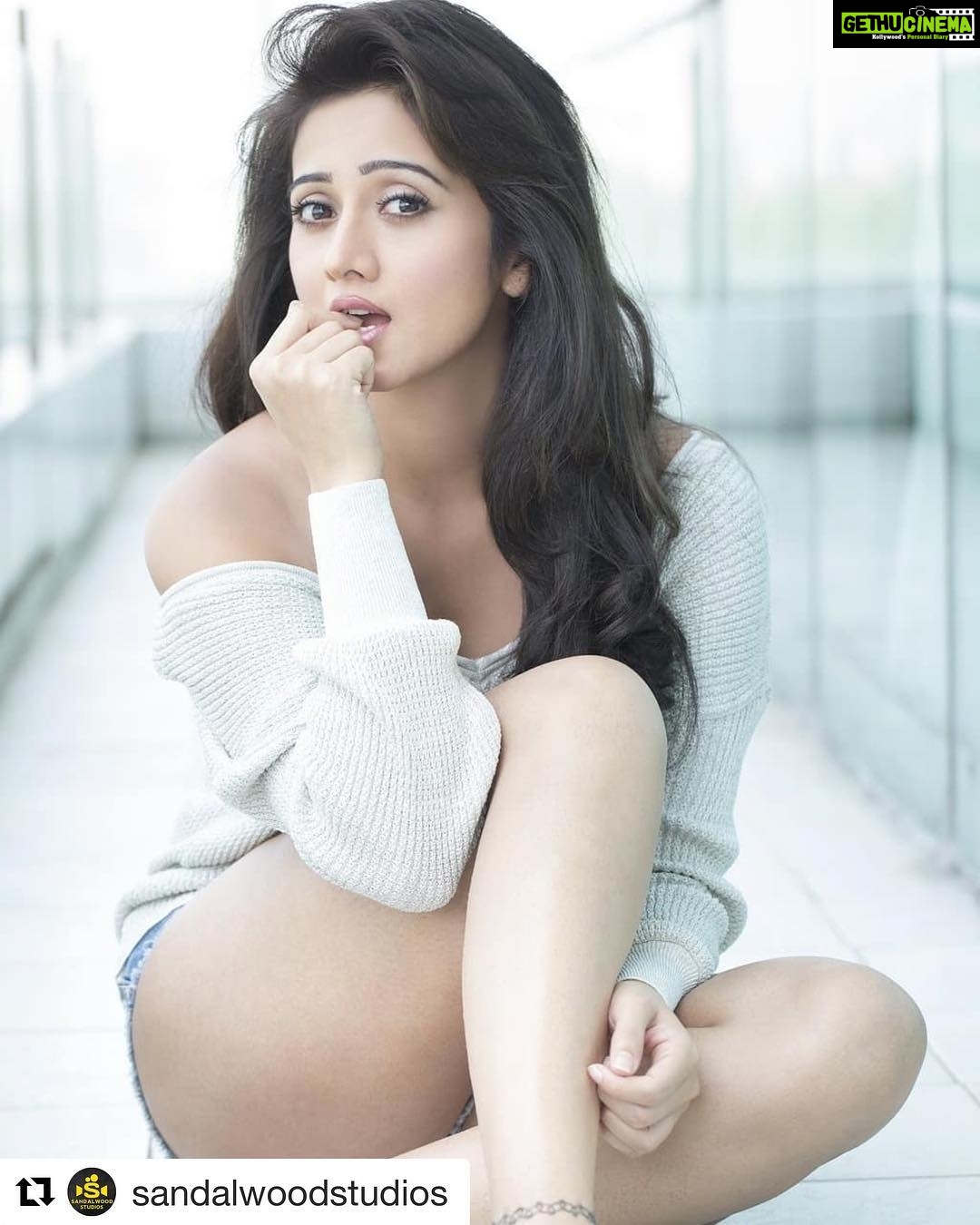 Harshika Poonacha Instagram - ❤️❤️❤️ #Repost @sandalwoodstudios with @get_repost ・・・ Hottie Harshika😍❤️ Follow 👉 @sandalwoodstudios for Exclusive updates on Namma Sandalwood! #Sandalwood #Kannadamovies #SandalwoodStudios