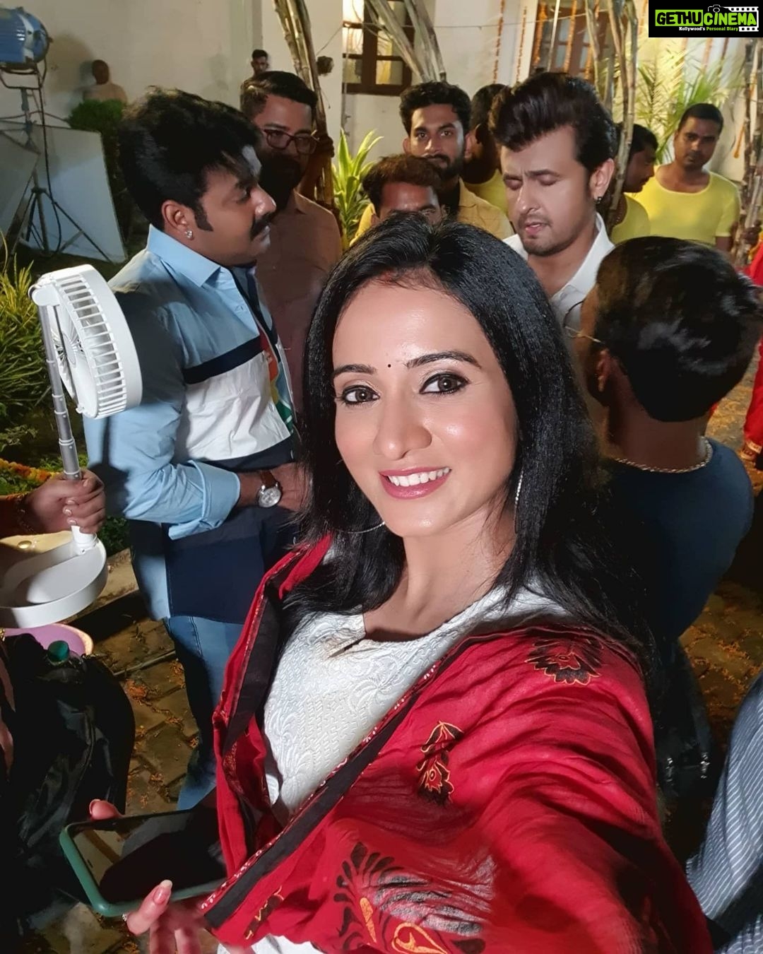 Harshika Poonacha Instagram - Something wonderful is coming up ❤❤❤ Stay tuned lovely people 🤩 @singhpawan999 ji @sonunigamofficial sir