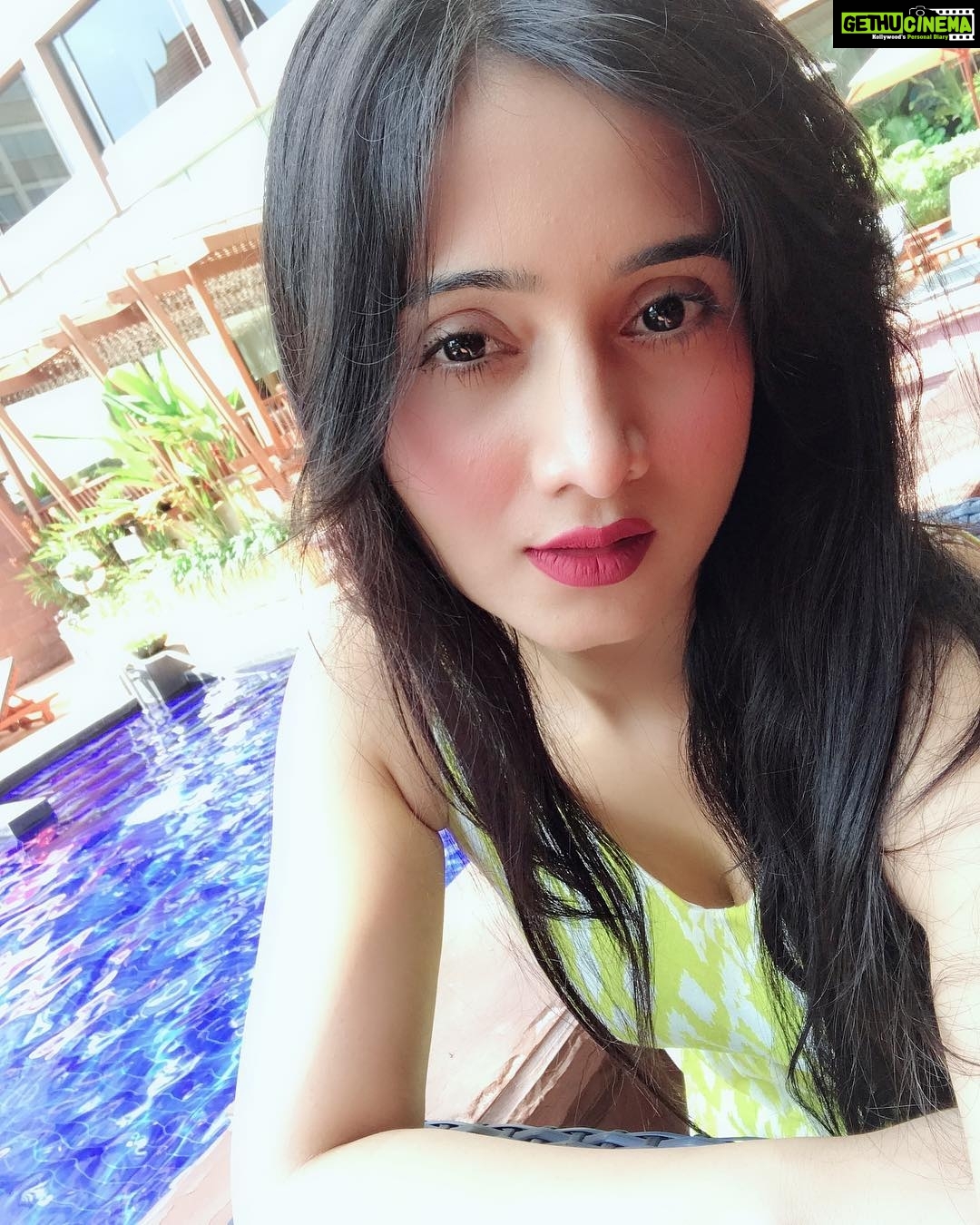 Harshika Poonacha Instagram - I’ve beautiful EYES and LIPS , so I SMILE with both ❤️ #SelfQuote