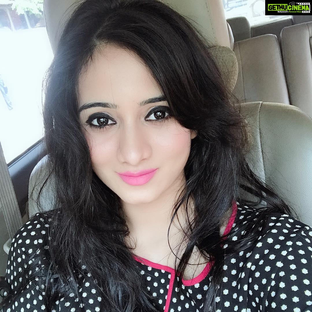Harshika Poonacha Instagram - Wishing you all a very happy #AkshayaTritiya #Chitte promotions kick start today❤️ On my way for the first lyrical video song launch by #ArjunJanya 🤗