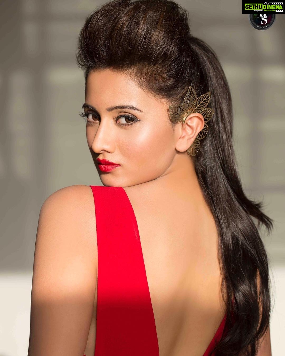 Harshika Poonacha Instagram - BEAUTY is how you feel on the inside and it reflects in your eyes - Sophia Loren 📸 @munnasphotography 💄 @nickyjaan 👗 @nischayniyogi #harshikapoonacha #harshika #mumbai #bollywood #photoshoot #portfolio #heroine #actress #blockbuster #movie #bollywoodmovie