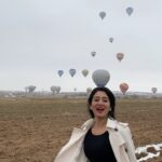 Harshika Poonacha Instagram - I love you always forever ♥️♥️♥️ #hotairballoon #balloonflight #cappadocia #turkey . . . . PS : I was freezing at -14 degree C 🥶 ,But did not show it on my face 🙈🤣 Agree I’m a good artist ??? 🤣🤣🤣🥶🥶🥶