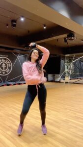 Harshika Poonacha Instagram - Wearing a @puma pullover @nike legging @puma shoes @reebok gloves at @goldsgym_rrnagar and promoting a #kachabadam 🤣🤣🤣
.
.
.
.
PS : Hope I’m not too late on this #trend ♥️♥️♥️
And it’s a #throwback video as I’m here in #turkey 🥰