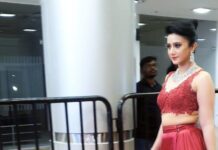 Harshika Poonacha Instagram - When people tripped on my dress a trillion times 🙈🙈🙈 I still made it to the stage 🤣🥰 #SIIMA #siimaonreels @siimawards
