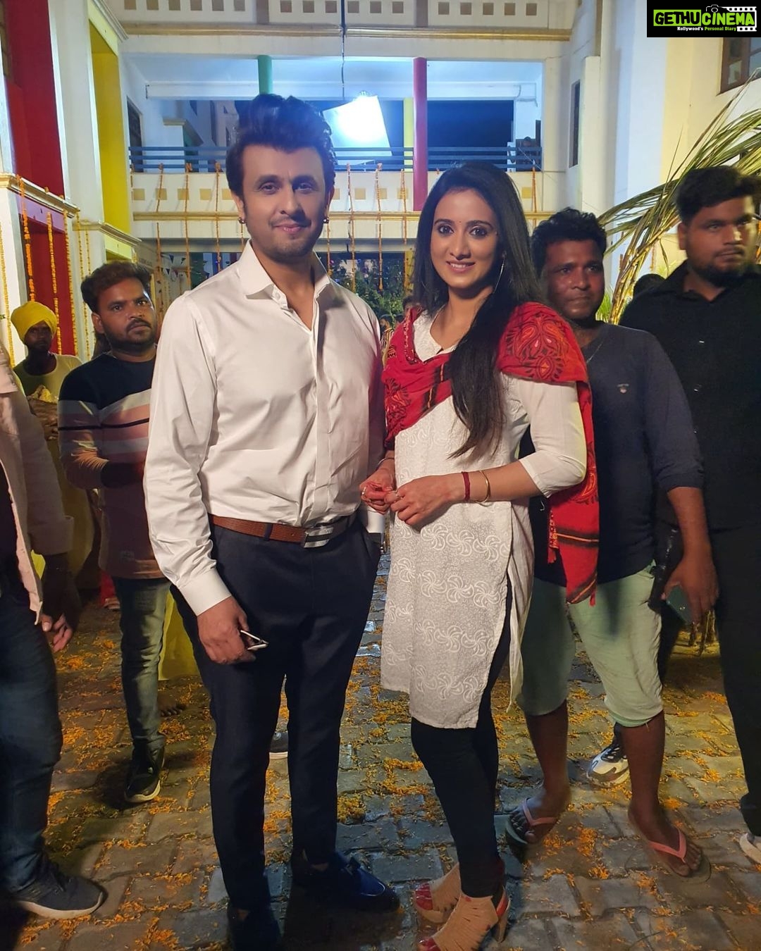 Harshika Poonacha Instagram - One Recall with the legend @sonunigamofficial sir after our song reached 15 Million views on youtube 🥰 Sir it was an honor to have worked with you 🙏