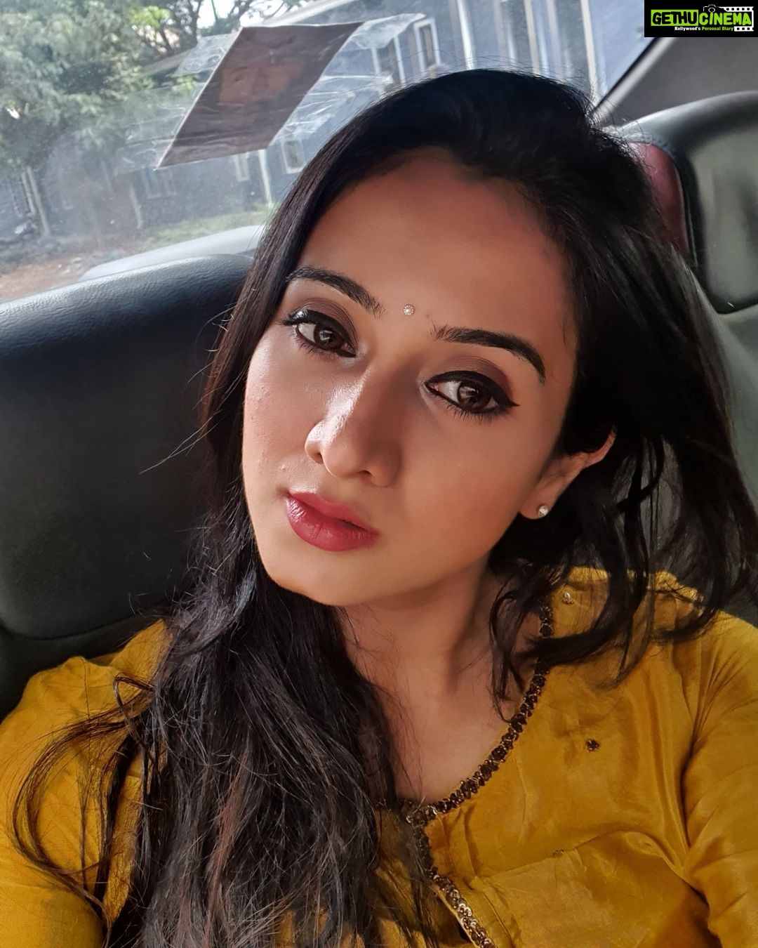 Harshika Poonacha Instagram - Sunday Selfies ❤❤❤ Just a simple Indian look and fell in love with myself 🥰