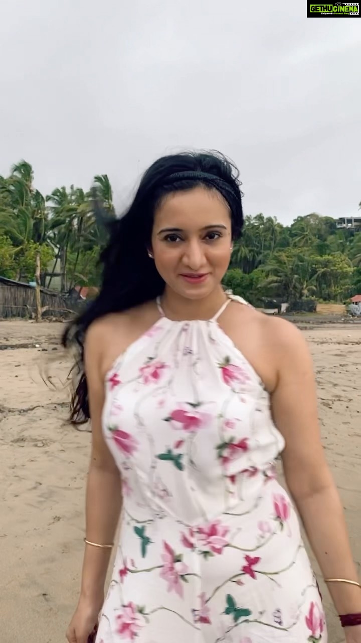 Harshika Poonacha Instagram - Simple simple 🥰 #trending #beach #shoot