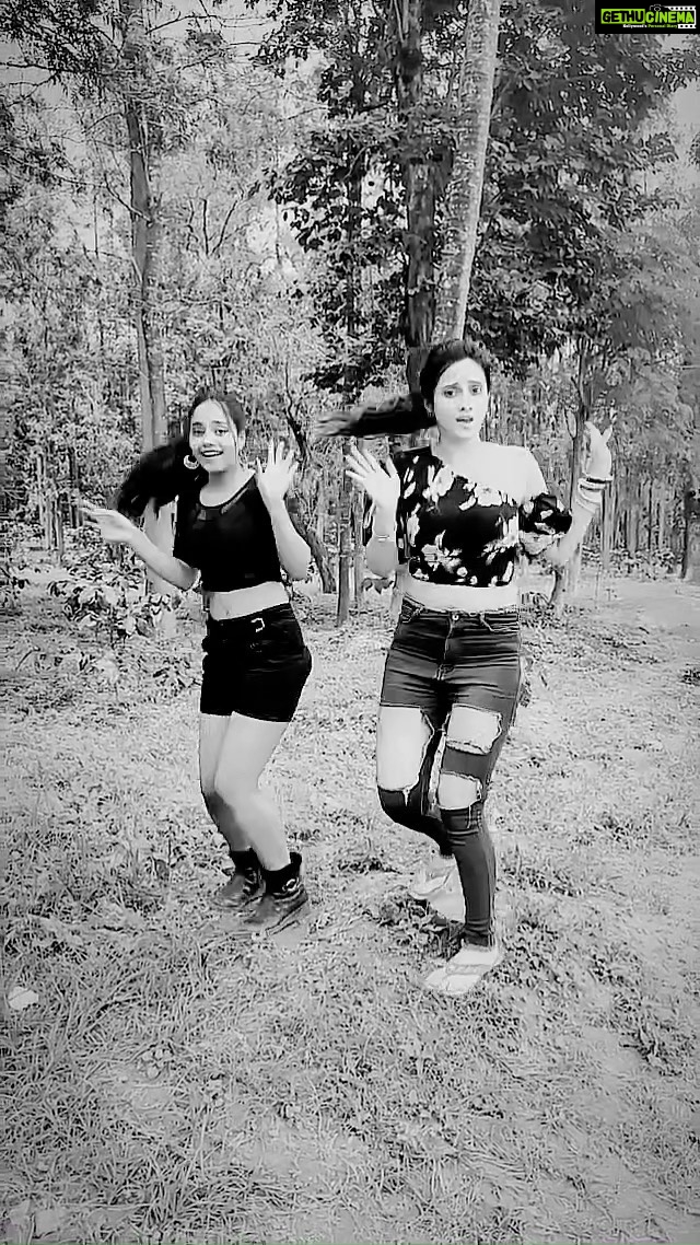 Harshika Poonacha Instagram - Killing it in retro style ♥️
