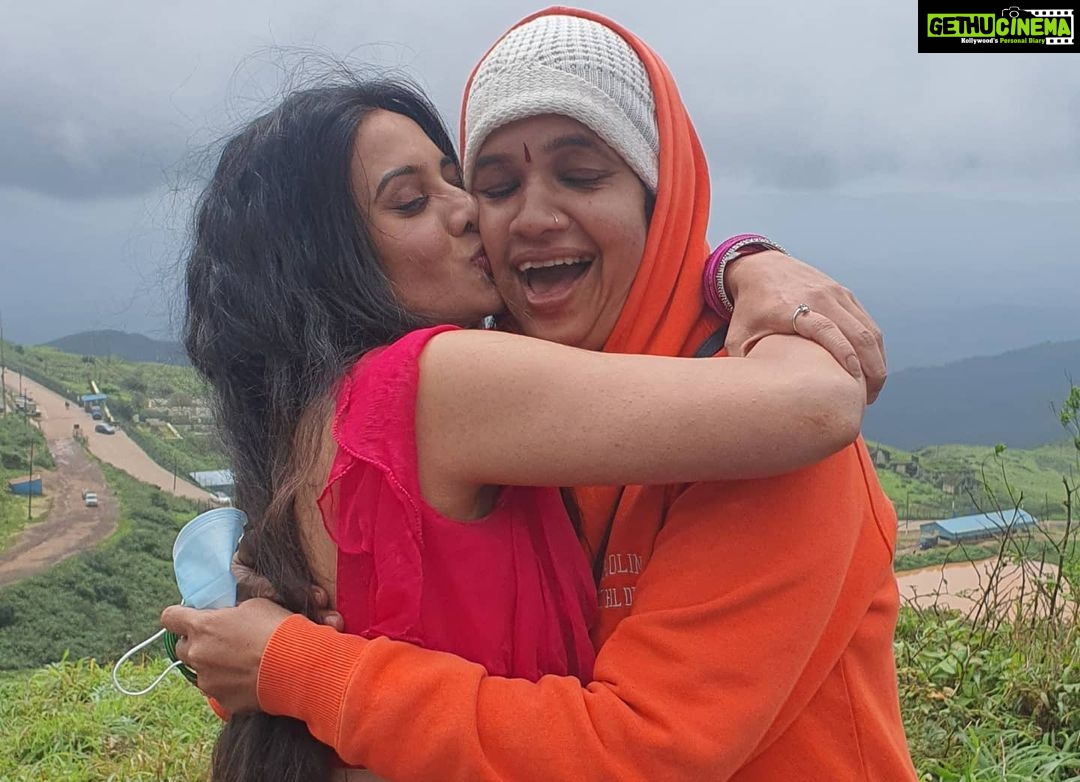 Harshika Poonacha Instagram - New Movie 🎬 New Beginnings 🎥 #Thayta starts rolling in the heavenly hills of Chikmagalur ❤ Movie is directed by @layakokila sir and produced by @shaik_shahid_official sir starring @riyanrk70 @harshikapoonachaofficial and an amazing set of artists ❤❤❤ Best part of the movie is working with my most favorite choreographers #MadanHarini masters, They've choreographed all the songs of my first movie #PUC when I was just 15 and seen me grow, till date working with them has always been an honor ❤ Love you master 🤩🥰 Special thanks to @laxmikrishnaofficial for designing such beautiful costumes for this movie ❤ And my amazing staff @pukhrambam and @nandan2000 for making me look so good 🤗