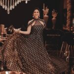 Harshika Poonacha Instagram - Ufff ♥️ Why do I love to swirl somuch 🥰 Gold and Glitter princess in a @nadira_couture creation 🌟✨ At the @the.nailartistry launch ♥️ Thankyou @_yellowz_media_ @deninmd @imozio_wedding_planner for the lovely pics 😍