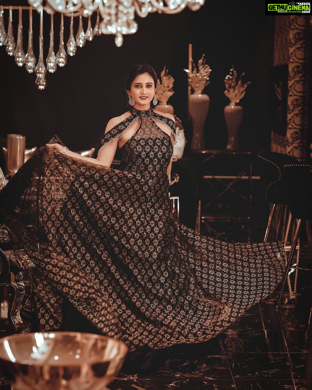 Harshika Poonacha Instagram - Ufff ♥️ Why do I love to swirl somuch 🥰 Gold and Glitter princess in a @nadira_couture creation 🌟✨ At the @the.nailartistry launch ♥️ Thankyou @_yellowz_media_ @deninmd @imozio_wedding_planner for the lovely pics 😍