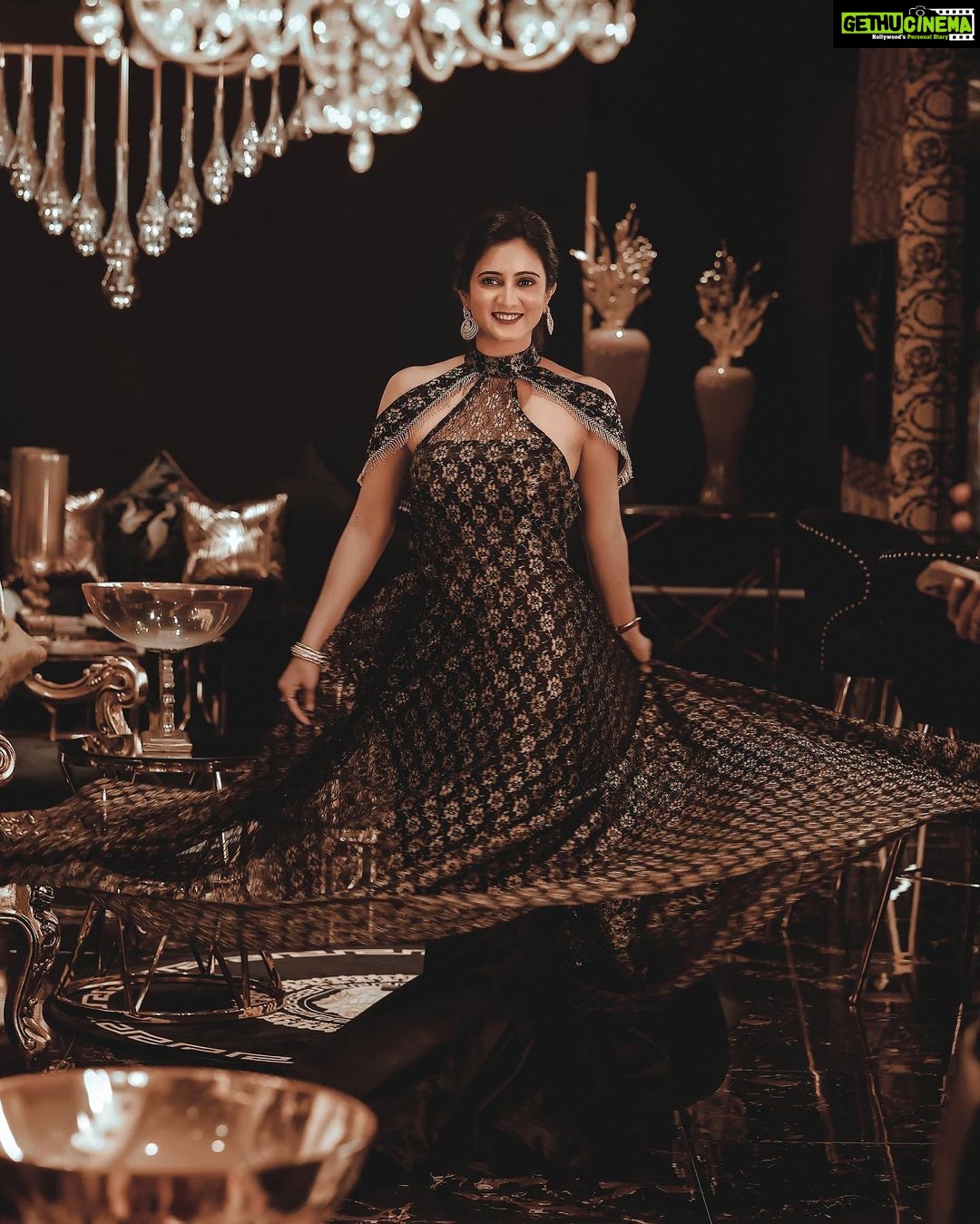 Harshika Poonacha Instagram - Ufff ♥️ Why do I love to swirl somuch 🥰 Gold and Glitter princess in a @nadira_couture creation 🌟✨ At the @the.nailartistry launch ♥️ Thankyou @_yellowz_media_ @deninmd @imozio_wedding_planner for the lovely pics 😍