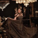 Harshika Poonacha Instagram - Ufff ♥️ Why do I love to swirl somuch 🥰 Gold and Glitter princess in a @nadira_couture creation 🌟✨ At the @the.nailartistry launch ♥️ Thankyou @_yellowz_media_ @deninmd @imozio_wedding_planner for the lovely pics 😍