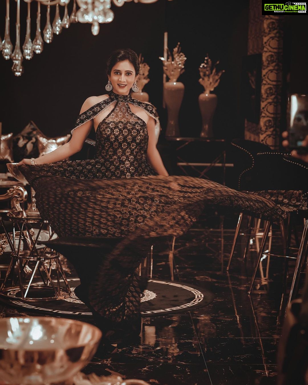 Harshika Poonacha Instagram - Ufff ♥️ Why do I love to swirl somuch 🥰 Gold and Glitter princess in a @nadira_couture creation 🌟✨ At the @the.nailartistry launch ♥️ Thankyou @_yellowz_media_ @deninmd @imozio_wedding_planner for the lovely pics 😍