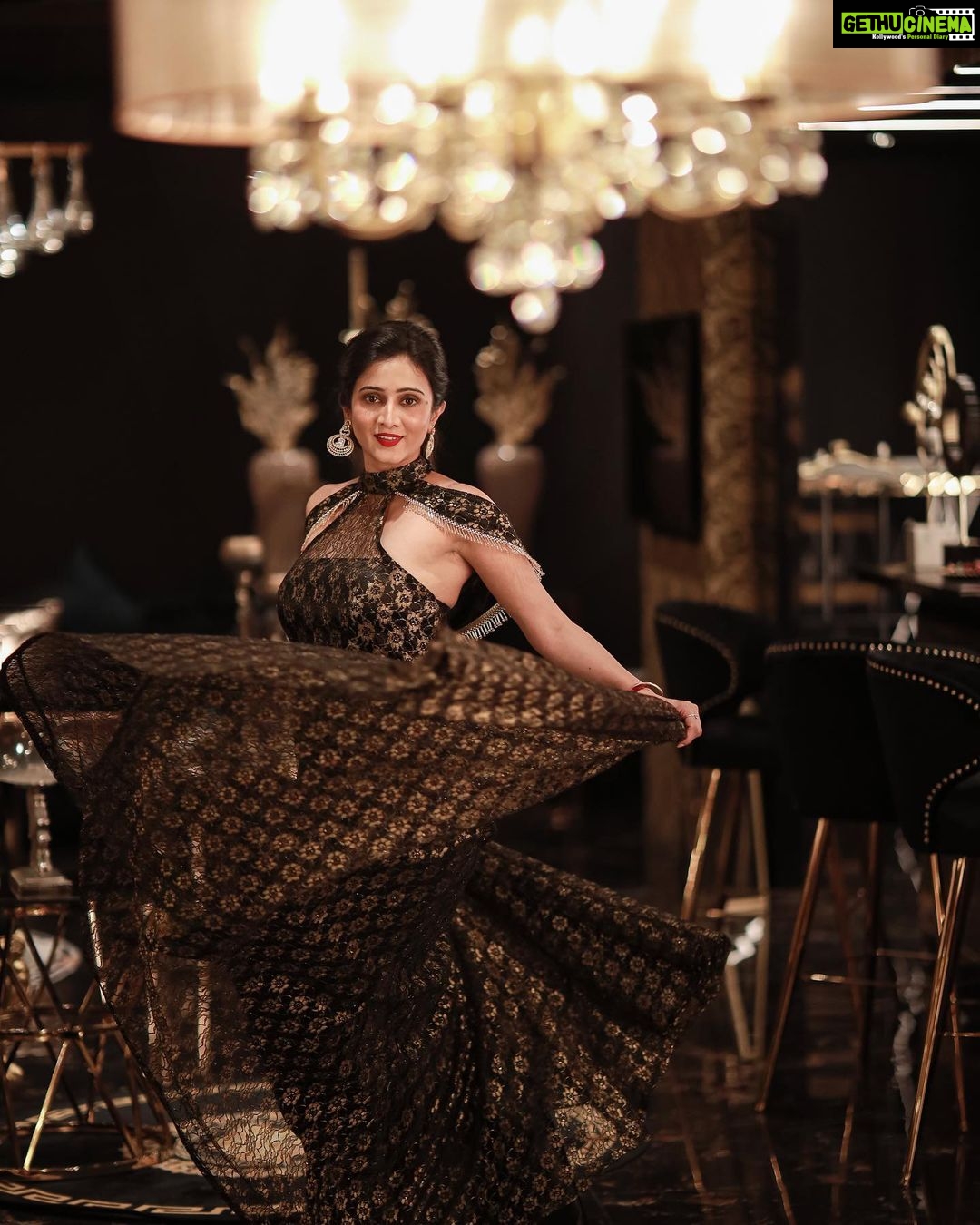 Harshika Poonacha Instagram - Ufff ♥️ Why do I love to swirl somuch 🥰 Gold and Glitter princess in a @nadira_couture creation 🌟✨ At the @the.nailartistry launch ♥️ Thankyou @_yellowz_media_ @deninmd @imozio_wedding_planner for the lovely pics 😍