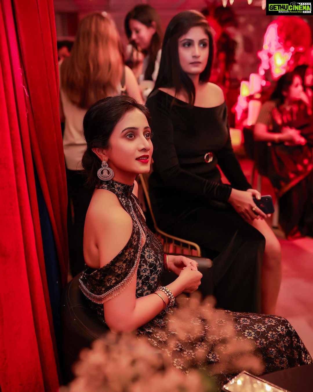 Harshika Poonacha Instagram - Gold and Glitter princess in a @nadira_couture creation 🌟✨ At the @the.nailartistry launch ♥️ Thankyou @_yellowz_media_ @deninmd @imozio_wedding_planner for the lovely pics 😍
