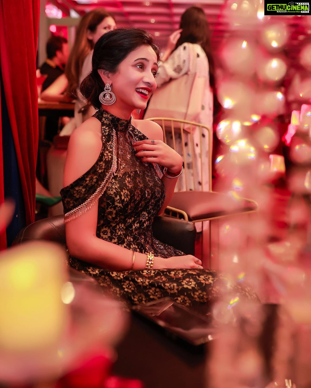 Harshika Poonacha Instagram - Gold and Glitter princess in a @nadira_couture creation 🌟✨ At the @the.nailartistry launch ♥️ Thankyou @_yellowz_media_ @deninmd @imozio_wedding_planner for the lovely pics 😍