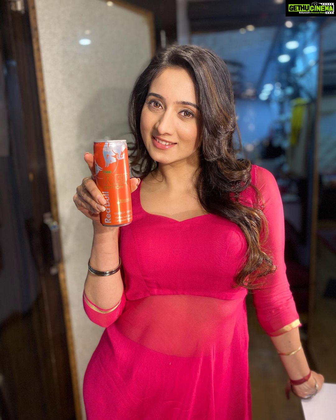 Harshika Poonacha Instagram - WINGS FOR YOUR SUMMER ♥️♥️♥️ @redbull @redbullindia is in a brand new flavour #watermelonflavour 🍉 #rededition #givesyouwings #watermelonflavour #noplastic #sustainablelifestyle @troyjam_ Bangalore, India