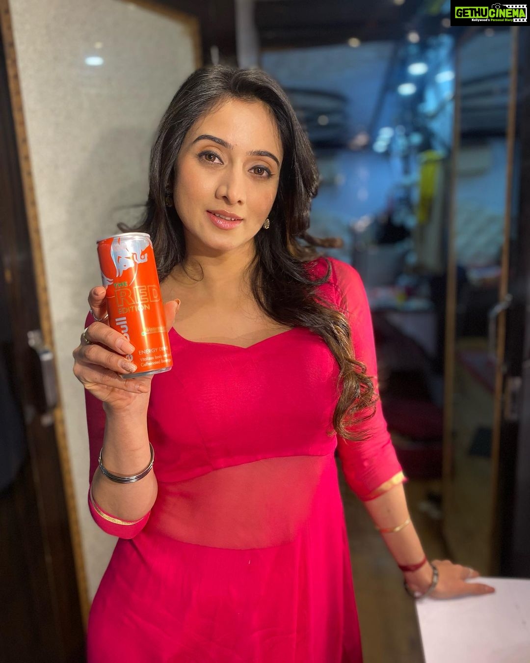 Harshika Poonacha Instagram - WINGS FOR YOUR SUMMER ♥️♥️♥️ @redbull @redbullindia is in a brand new flavour #watermelonflavour 🍉 #rededition #givesyouwings #watermelonflavour #noplastic #sustainablelifestyle @troyjam_ Bangalore, India