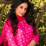 Harshika Poonacha Instagram – Anything is POSSIBLE with Sunshine and little PINK 💕💕💕
.
.
.
.
PC : @kalaakaar_23 Bangalore, India