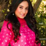 Harshika Poonacha Instagram - Anything is POSSIBLE with Sunshine and little PINK 💕💕💕 . . . . PC : @kalaakaar_23 Bangalore, India