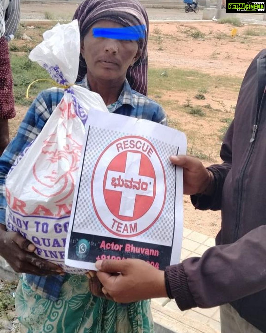 Harshika Poonacha Instagram - Some pictures are heartbreaking and they tell painful stories 🥺 Let’s share and eat, Let’s give to the needy, Trust me nobody has become poor by giving 🙏 Please please help people around you who need you . #covid_19 #bhuvanamfoundation #rationkits #2ndwave @bhuvanamfoundation @bhuvann_ponnannaa_official