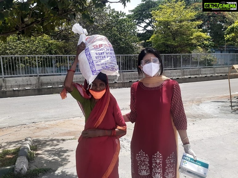 Harshika Poonacha Instagram - #FeedKarnataka project from @bhuvanamfoundation is to feed the poor and needy. We hope god gives us more strength to feed more people. I request you all to come forward and help people who need food ❤️❤️❤️ #covid_19 #feedkarnataka #rationkits #bhuvanamfoundation