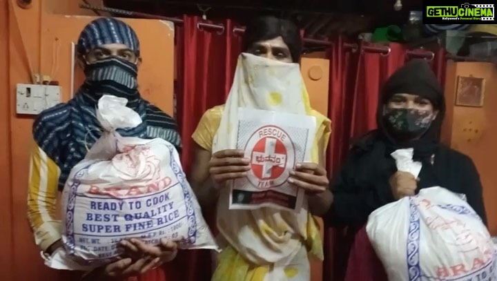 Harshika Poonacha Instagram - @bhuvanamfoundation πππ The Religion of Love and Kindness π Our biggest achievement is the blessings of the people π #bhuvanamfoundation @bhuvann_ponnannaa_official #covid_19 #rationkits #feedkarnataka