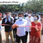 Harshika Poonacha Instagram – Honourable Health Minister @drsudhakark.official sir inaugurated our 2nd and 3rd projects #Shwasa our Oxygen Express buses and #Bhandawa our Genie Autos for delivering food and medicines to COVID patients, Ration kits to Needy people from @bhuvanamfoundation today
🙏🙏🙏
#BhuvanamFoundation ,The Religion of Love and Kindness 😇 
We need all your love and support 🙏 Lets help each other and God bless all 😇
#bhuvanamfoundation @bhuvann_ponnannaa_official 

#Repost @drsudhakark.official with @make_repost
・・・
ಭುವನಂ ಪ್ರತಿಷ್ಠಾನ ವತಿಯಿಂದ ಆಯೋಜಿಸಲಾಗಿರುವ ಶ್ವಾಸ ಆಕ್ಸಿಜನ್ ಎಕ್ಸ್ ಪ್ರೆಸ್ ಹಾಗೂ ಬಾಂಧವ ಉಚಿತ ಆಟೋ ಸೇವೆ ವಾಹನಗಳಿಗೆ ಚಾಲನೆ ನೀಡಲಾಯಿತು. ಕೊರೊನಾ ಸಂಕಷ್ಟದ ಸಂದರ್ಭದಲ್ಲಿ ಜನರಿಗೆ ನೆರವಾಗುವ ಅನೇಕ ಸೇವಾ ಕಾರ್ಯಗಳಲ್ಲಿ ತೊಡಗಿರುವ ಸಂಘ-ಸಂಸ್ಥೆಗಳ ಸಮಾಜಮುಖಿ ಕಾರ್ಯ ಶ್ಲಾಘನೀಯ. 

@bhuvann_ponnannaa_official

#UnitedAgainstCorona