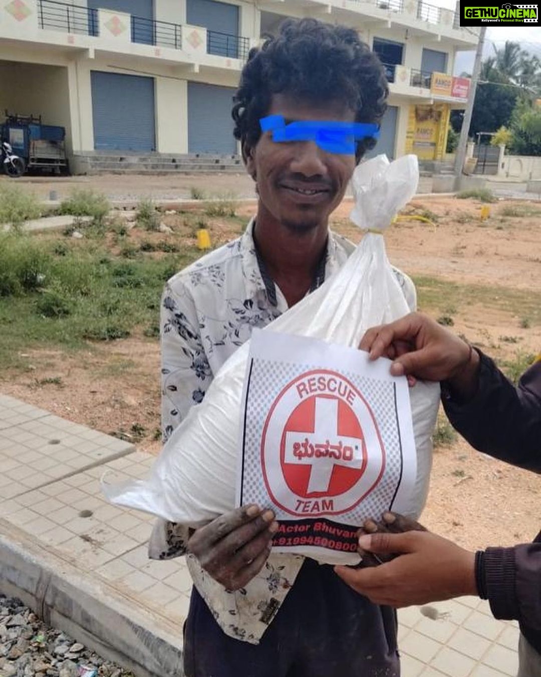 Harshika Poonacha Instagram - Some pictures are heartbreaking and they tell painful stories 🥺 Let’s share and eat, Let’s give to the needy, Trust me nobody has become poor by giving 🙏 Please please help people around you who need you . #covid_19 #bhuvanamfoundation #rationkits #2ndwave @bhuvanamfoundation @bhuvann_ponnannaa_official