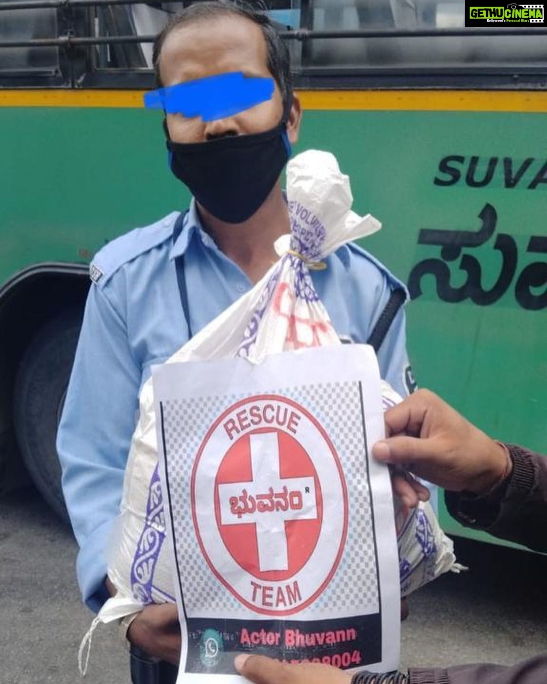Harshika Poonacha Instagram - Some pictures are heartbreaking and they tell painful stories 🥺 Let’s share and eat, Let’s give to the needy, Trust me nobody has become poor by giving 🙏 Please please help people around you who need you . #covid_19 #bhuvanamfoundation #rationkits #2ndwave @bhuvanamfoundation @bhuvann_ponnannaa_official