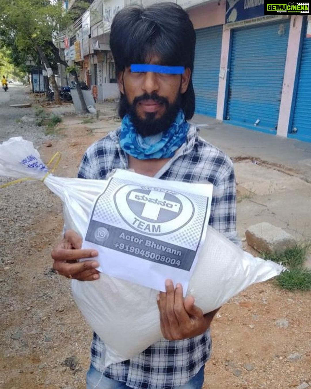 Harshika Poonacha Instagram - Some pictures are heartbreaking and they tell painful stories 🥺 Let’s share and eat, Let’s give to the needy, Trust me nobody has become poor by giving 🙏 Please please help people around you who need you . #covid_19 #bhuvanamfoundation #rationkits #2ndwave @bhuvanamfoundation @bhuvann_ponnannaa_official
