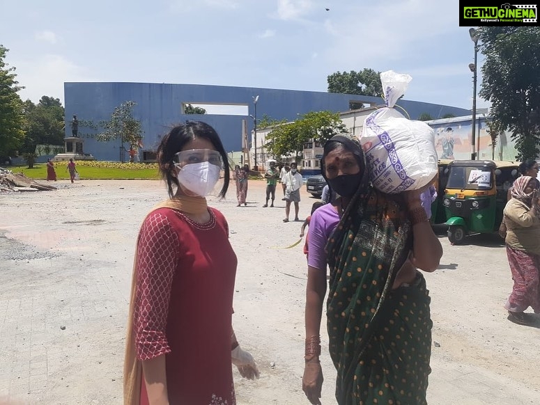 Harshika Poonacha Instagram - #FeedKarnataka project from @bhuvanamfoundation is to feed the poor and needy. We hope god gives us more strength to feed more people. I request you all to come forward and help people who need food ❤️❤️❤️ #covid_19 #feedkarnataka #rationkits #bhuvanamfoundation