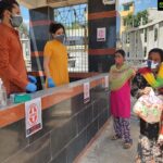 Harshika Poonacha Instagram – Donated Ration kits with Rice,Dal,Sugar,Oil,Atta,spices and vegetables to close to 150 families today in Hoskote by @bhuvanamfoundation . They can now pass the lockdown peacefully 🙏
#letshelpeachother #covid_19 #pandemic 
@bhuvann_ponnannaa_official 
@sriharshachikkars Shree Satya Palace Convention Hall
