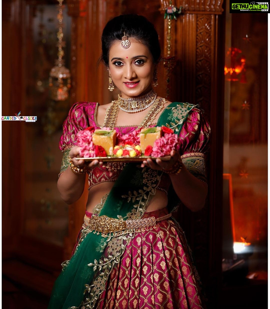Harshika Poonacha Instagram - ನನ್ನ ಪ್ರೀತಿಯ ಕನ್ನಡಿಗರಿಗೆ ಮಕರ ಸಂಕ್ರಾಂತಿ ಹಬ್ಬದ ಹಾರ್ದಿಕ ಶುಭಾಶಯಗಳು 🙏 ನಿಮ್ಮ ಜೀವನದಲ್ಲಿ ಸಧಾ ಬೆಲ್ಲದ ಸ್ವಾದ ತುಂಬಿರಲಿ ♥️ आप सबको मकर संक्रांति की डेर सारी शुभकामना🙏 I wish you all a very very happy Makara sankranti ♥️♥️♥️ #happy #makarsankranti #festival #stay #blessed London, United Kingdom