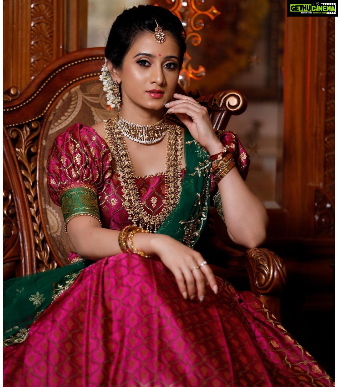 Harshika Poonacha Instagram - ನನ್ನ ಪ್ರೀತಿಯ ಕನ್ನಡಿಗರಿಗೆ ಮಕರ ಸಂಕ್ರಾಂತಿ ಹಬ್ಬದ ಹಾರ್ದಿಕ ಶುಭಾಶಯಗಳು 🙏 ನಿಮ್ಮ ಜೀವನದಲ್ಲಿ ಸಧಾ ಬೆಲ್ಲದ ಸ್ವಾದ ತುಂಬಿರಲಿ ♥️ आप सबको मकर संक्रांति की डेर सारी शुभकामना🙏 I wish you all a very very happy Makara sankranti ♥️♥️♥️ #happy #makarsankranti #festival #stay #blessed London, United Kingdom