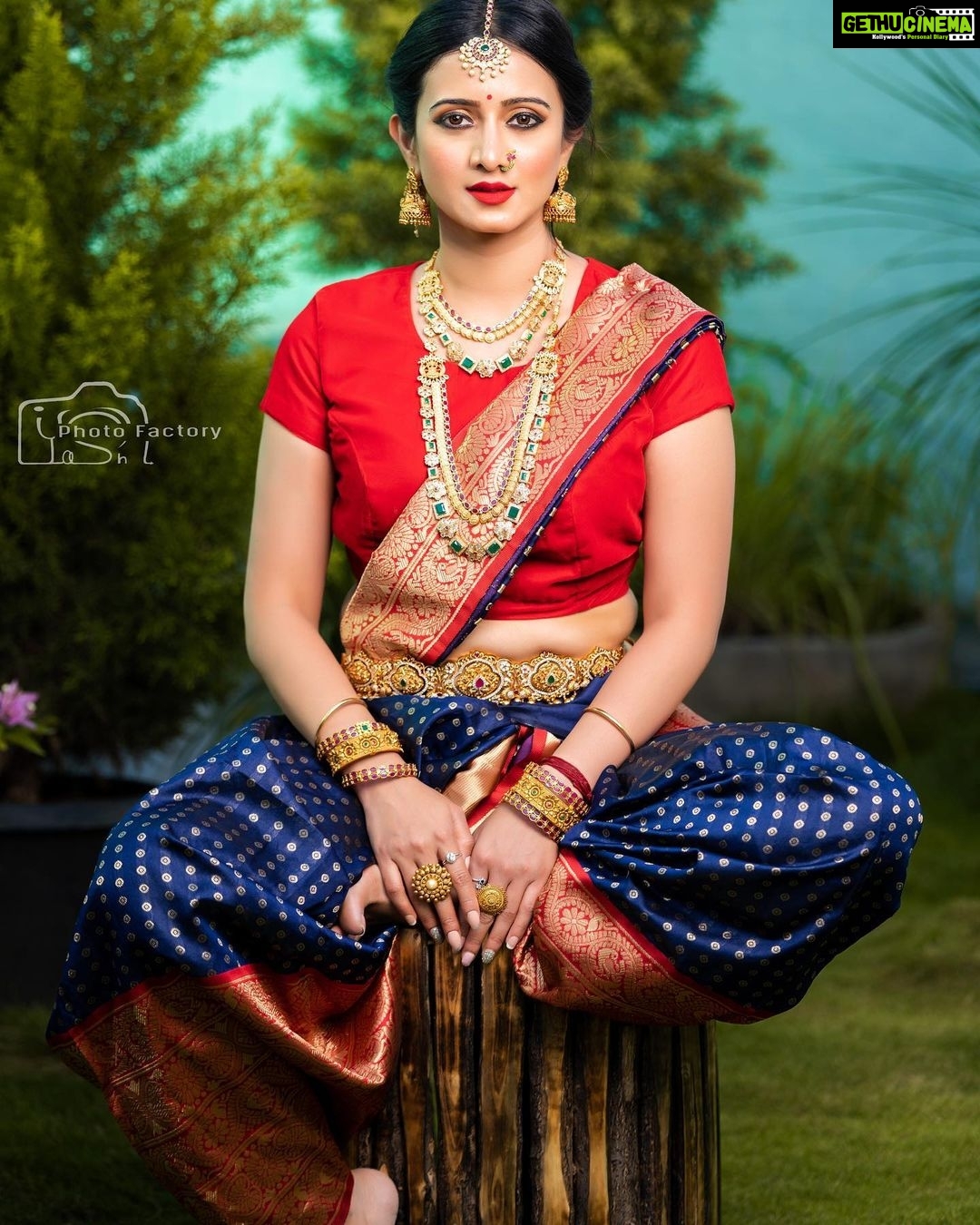 Harshika Poonacha Instagram - Our country is filled with different cultures ❤️❤️❤️ I’m recreating one today ❤️ In South its a North Karnataka look, In North a Maharashtrian ❤️❤️❤️ Overall I’m a Proud Indian Woman 🇮🇳 . . . . MUH @nishismakeover PC @yash_photo_factory Jewelry @beaded_treasures_jewelry Outfit @kalpacouture Venue @cozycontainers