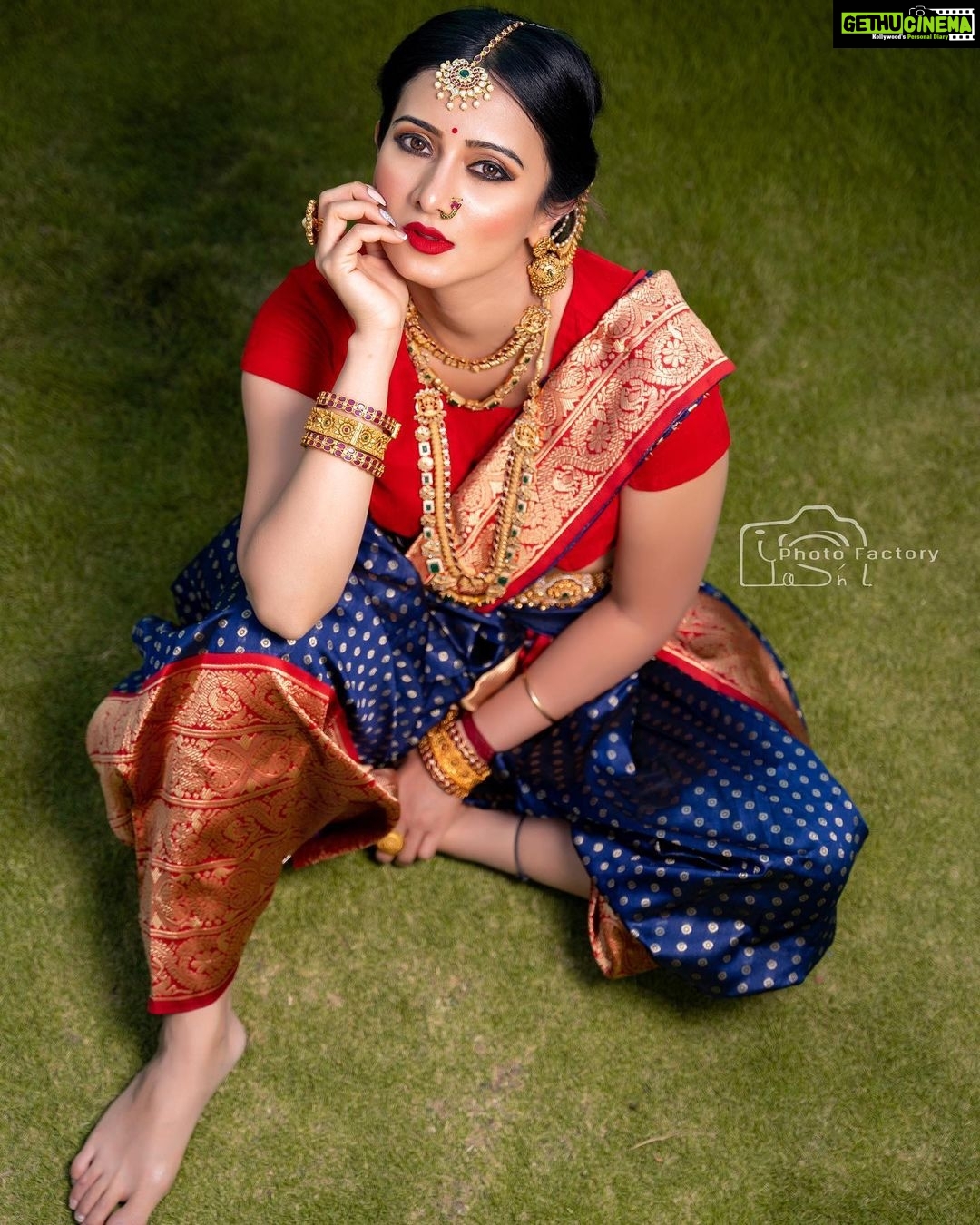 Harshika Poonacha Instagram - Our country is filled with different cultures ❤️❤️❤️ I’m recreating one today ❤️ In South its a North Karnataka look, In North a Maharashtrian ❤️❤️❤️ Overall I’m a Proud Indian Woman 🇮🇳 . . . . MUH @nishismakeover PC @yash_photo_factory Jewelry @beaded_treasures_jewelry Outfit @kalpacouture Venue @cozycontainers
