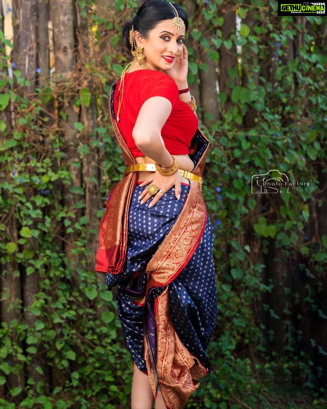 Harshika Poonacha Instagram - Our country is filled with different cultures ❤️❤️❤️ I’m recreating one today ❤️ In South its a North Karnataka look, In North a Maharashtrian ❤️❤️❤️ Overall I’m a Proud Indian Woman 🇮🇳 . . . . MUH @nishismakeover PC @yash_photo_factory Jewelry @beaded_treasures_jewelry Outfit @kalpacouture Venue @cozycontainers