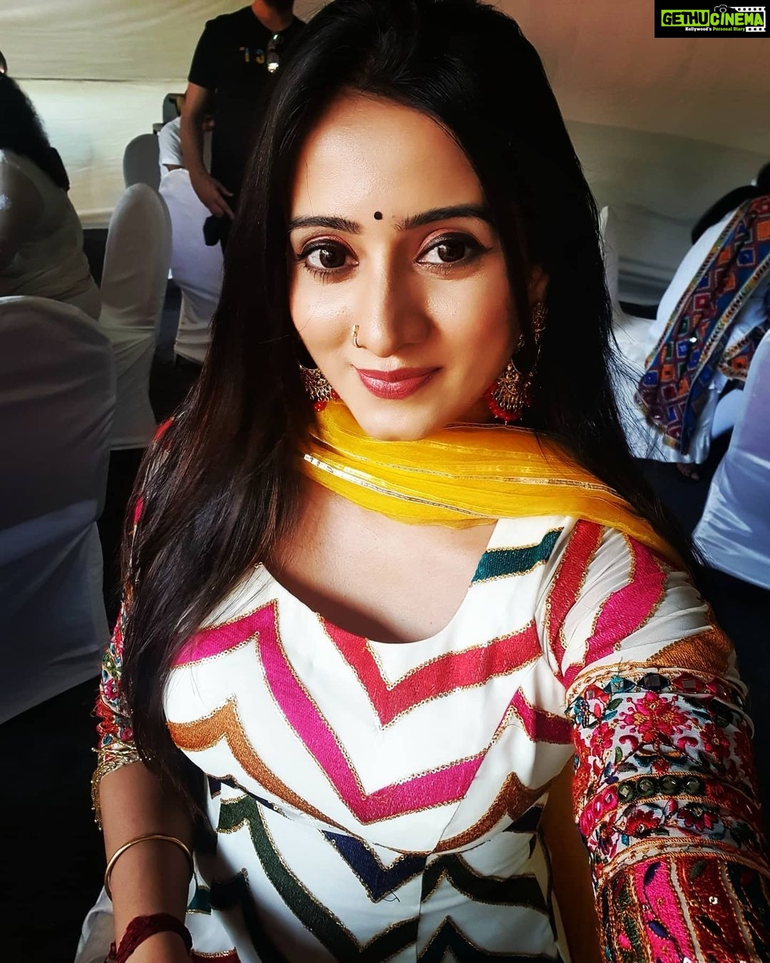 Harshika Poonacha Instagram - Happy Holi Sweethearts ❤❤❤